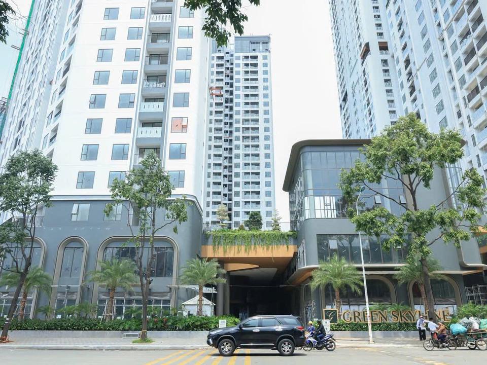 Lối vào khối đế Green Skyline nhìn từ mặt đường